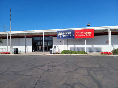 front of de di store in Mesa, az