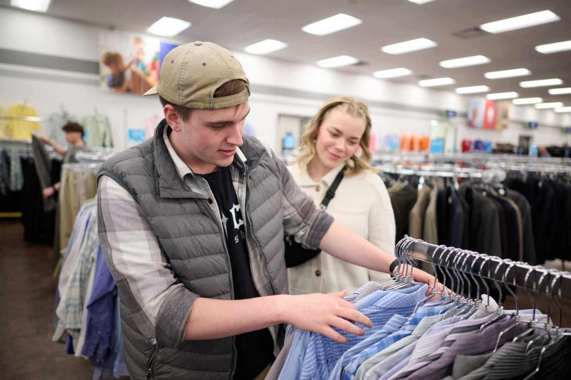 friends shopping